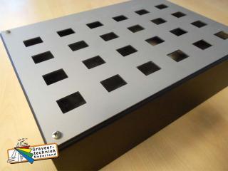 Paneel met gaten en behuizing, alle maten mogelijk